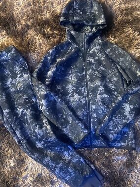 Grey n black camo nike tech